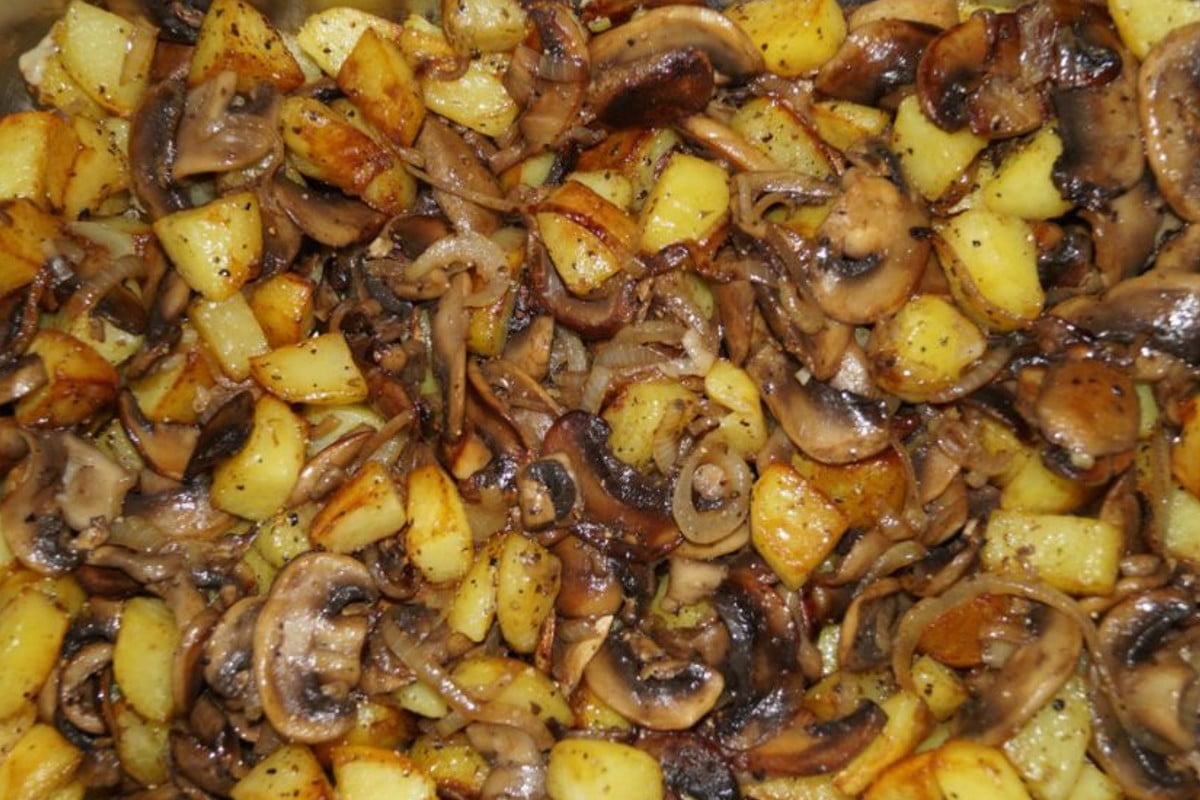 patate al forno con funghi patate funghi e aglio