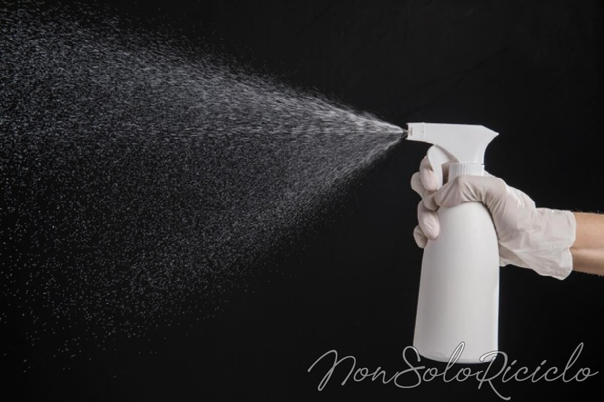 Spray anti-polvere fai da te