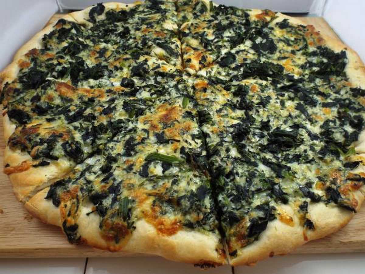 pizza spinaci e formaggio senza 3 cheese spinach and garlic pizza