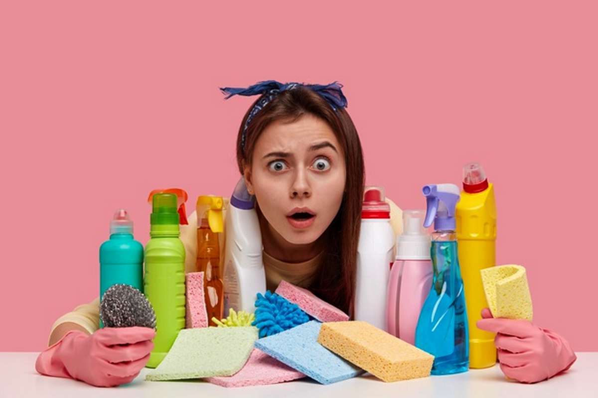 detersivi per i piatti per terrific young woman with unexpected gaze wears headband has many detergents table shocked wth dirty room wears protective gloves 273609 24003