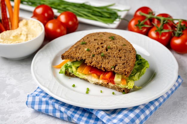 vegetariano e vegano non sono vegan sandwich with hummus vegetables white plate 101125 1988