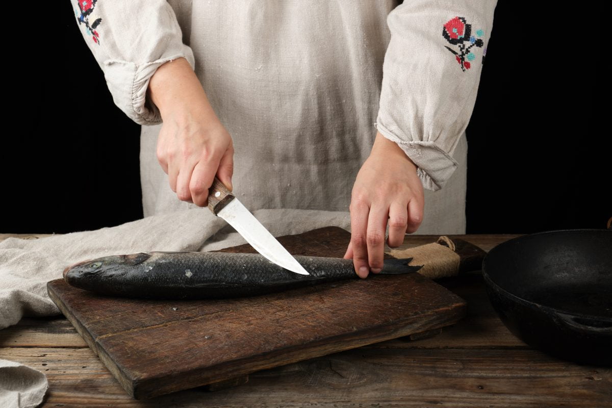 Pulire il pesce bene e velocemente: il trucco segreto dei grandi chef