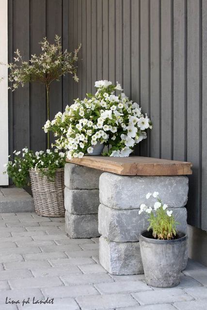semplici progetti di panche da Simple DIY Garden Bench Projects16