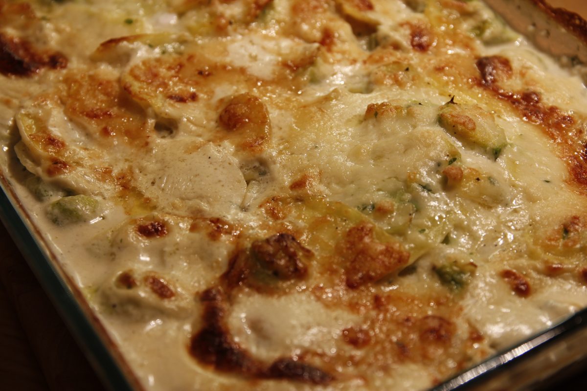 Patate e zucchine in teglia: contorno light super gustoso!