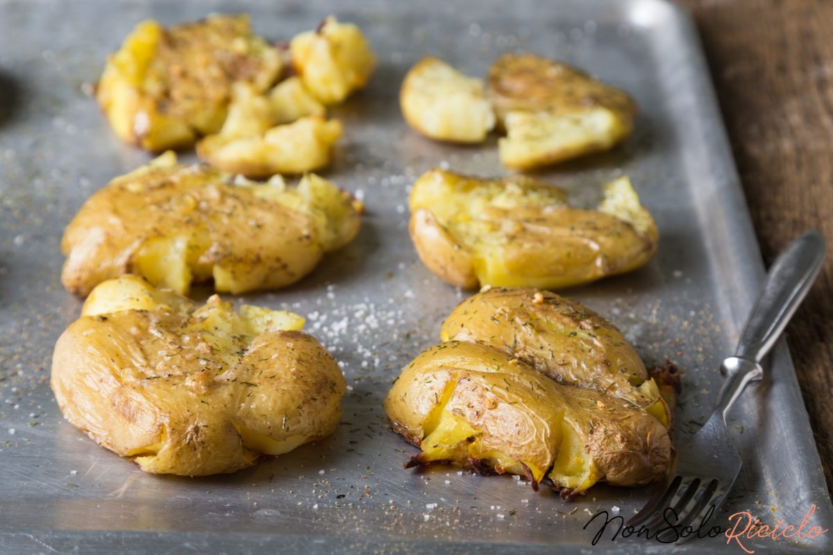 patate schiacciate al forno croccanti 1