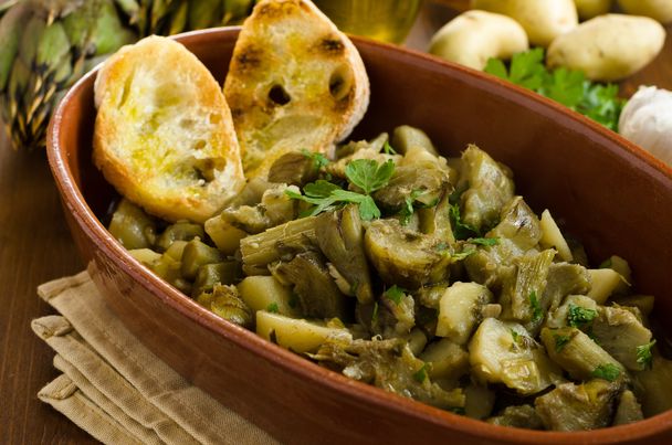 Stufato di carciofi e patate: un piatto succulento e veloce!