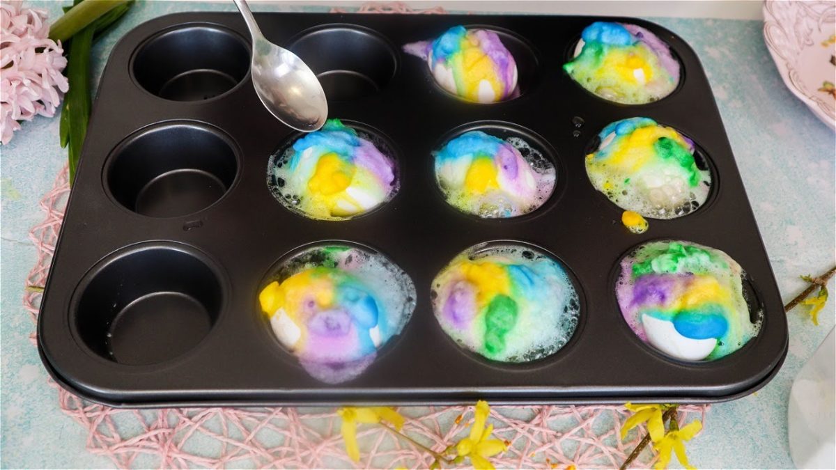 Dipingi le uova in modo originale ma con ingredienti che hai in cucina