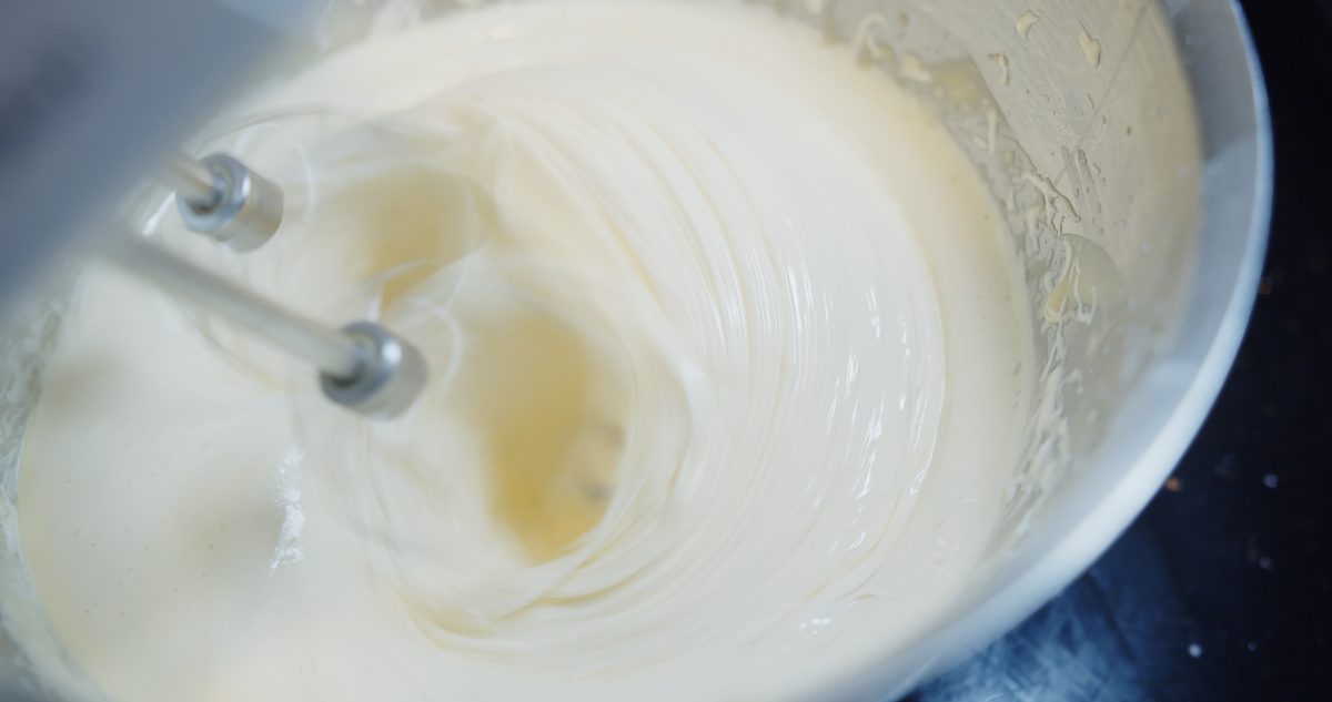 crema allo yogurt semplice AdobeStock 495033401