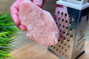 grattugiare i petti di pollo grattugiare i petti di pollo