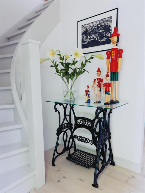 10 creative ways to repurpose A Console Table for Your Foyer