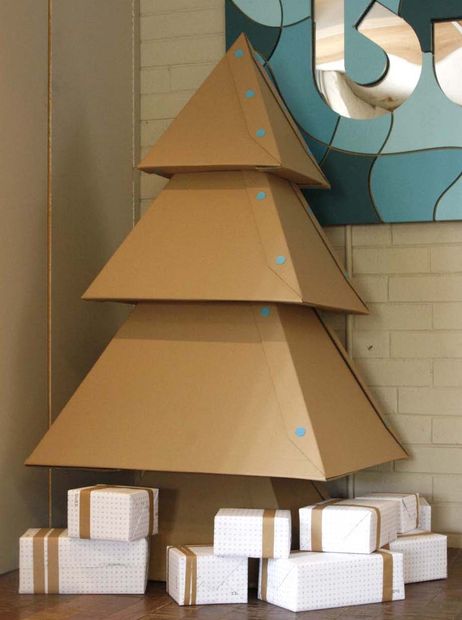 20 idee alternative per lalbero Cardboard Christmas Tree