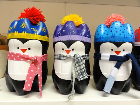 25 decorazioni natalizie realizzate con Plastic Bottle Penguins