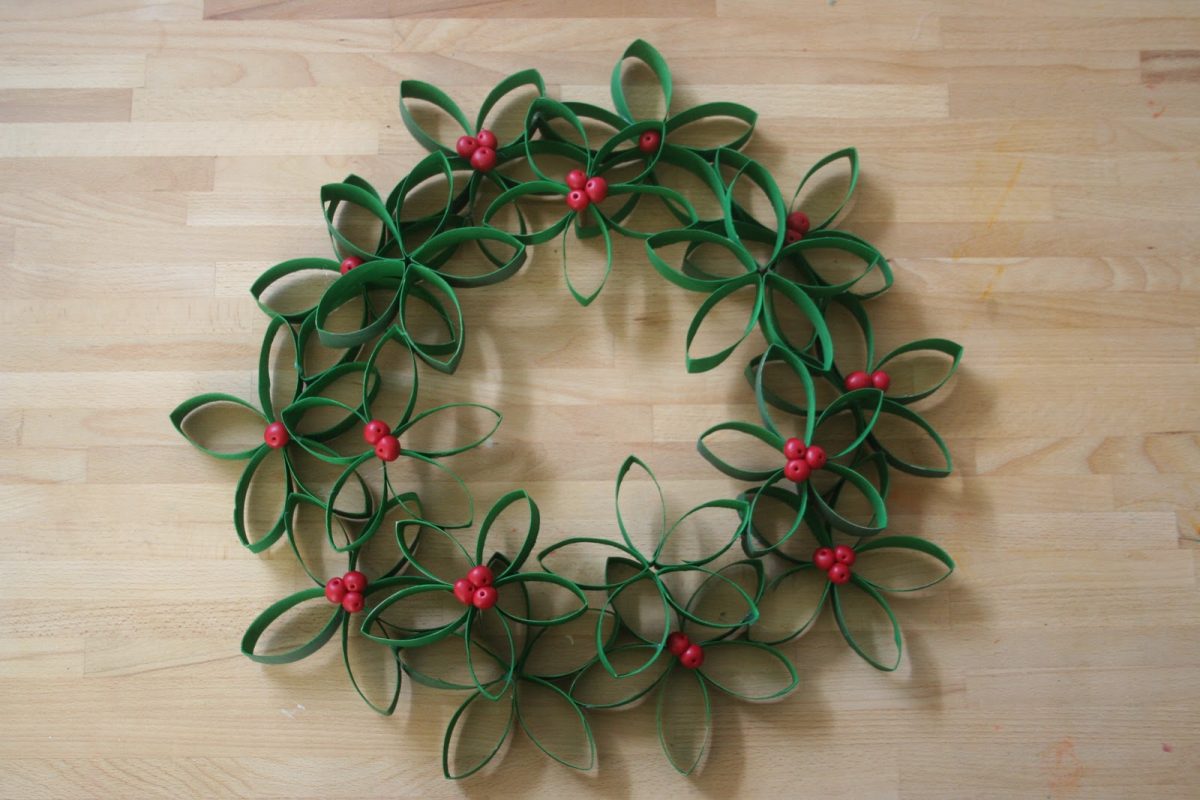 25 decorazioni natalizie realizzate con Toilet Paper Roll Wreath
