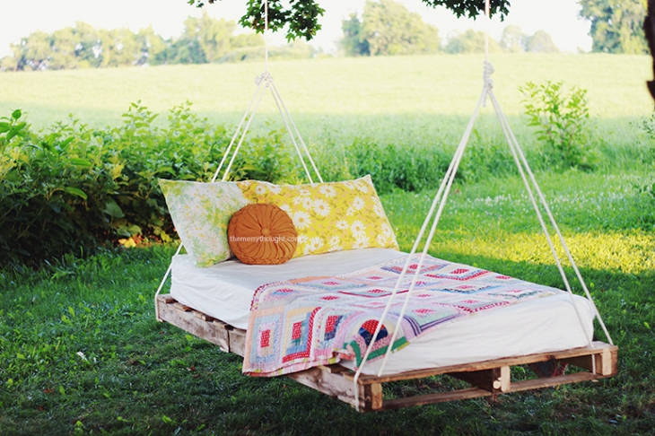 15 fantastici progetti di cortile Pallet Swing Bed