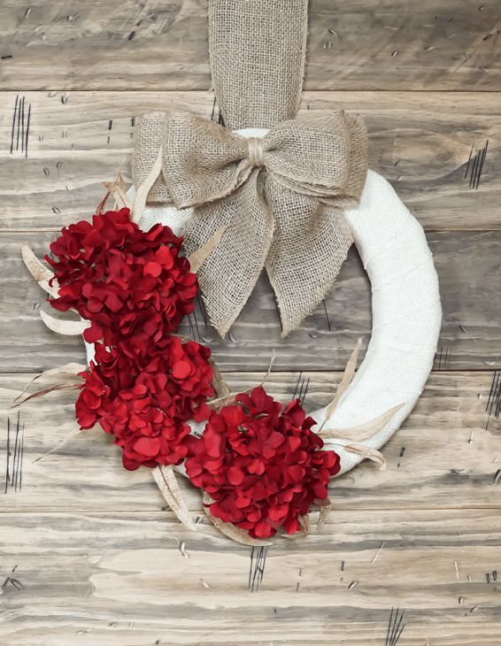 27 ghirlande natalizie fai da te festive DIY Hydrangea Christmas Wreath via simplydesigning