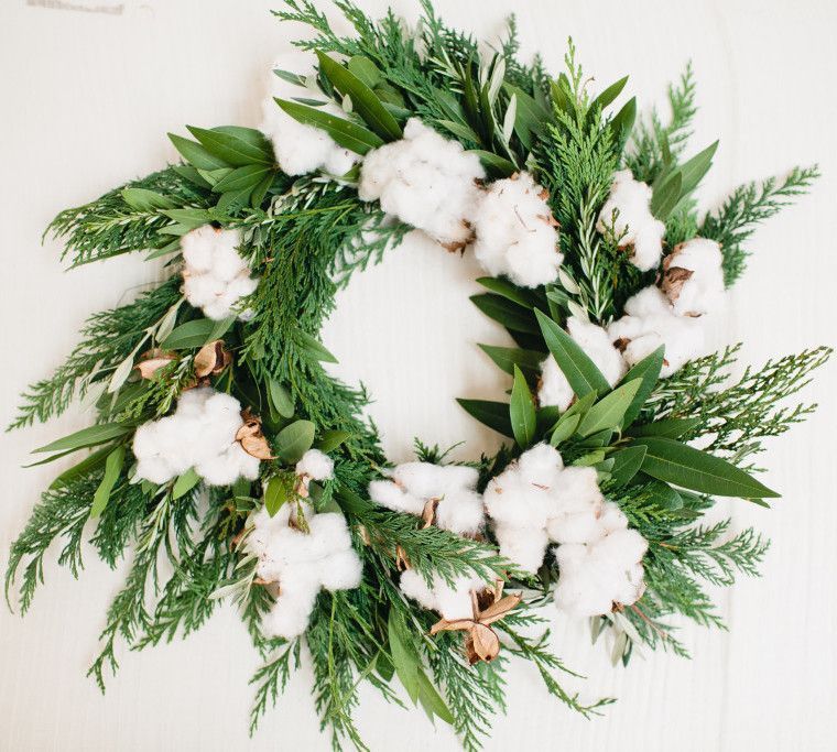 35 decorazioni natalizie per la DIY Christmas Cotton Wreath via beijosevents
