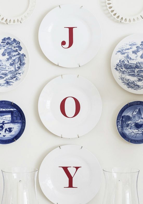 35 decorazioni natalizie per la DIY Joy Decal Wall Plates via onsuttonplace