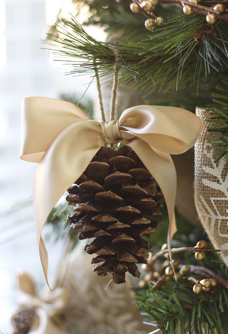 DIY Pinecone Bow Ornaments via makeit loveit