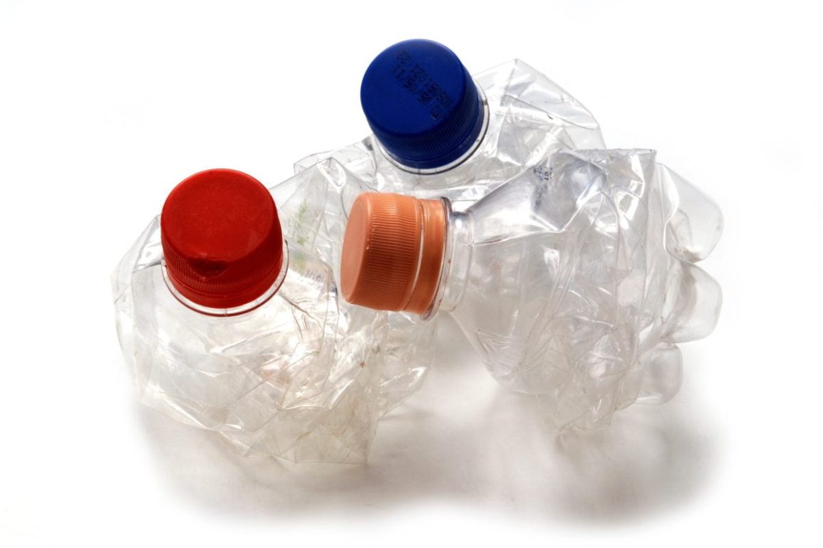 bottiglie di plastica come riciclarle AdobeStock 26913723 1 1200x797 1