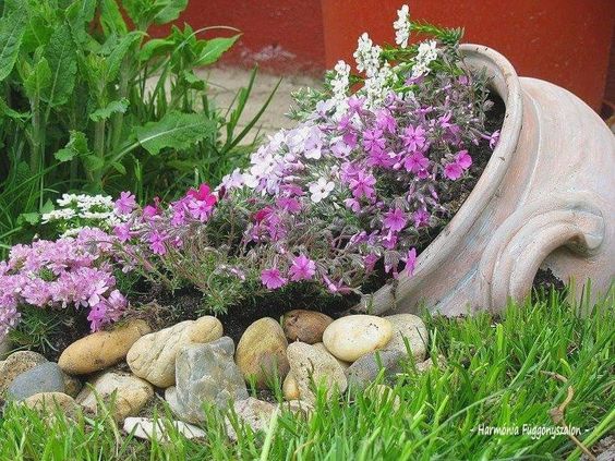 vasi di terracotta in giardino 93156da01680a159f0be054d81b08ab3